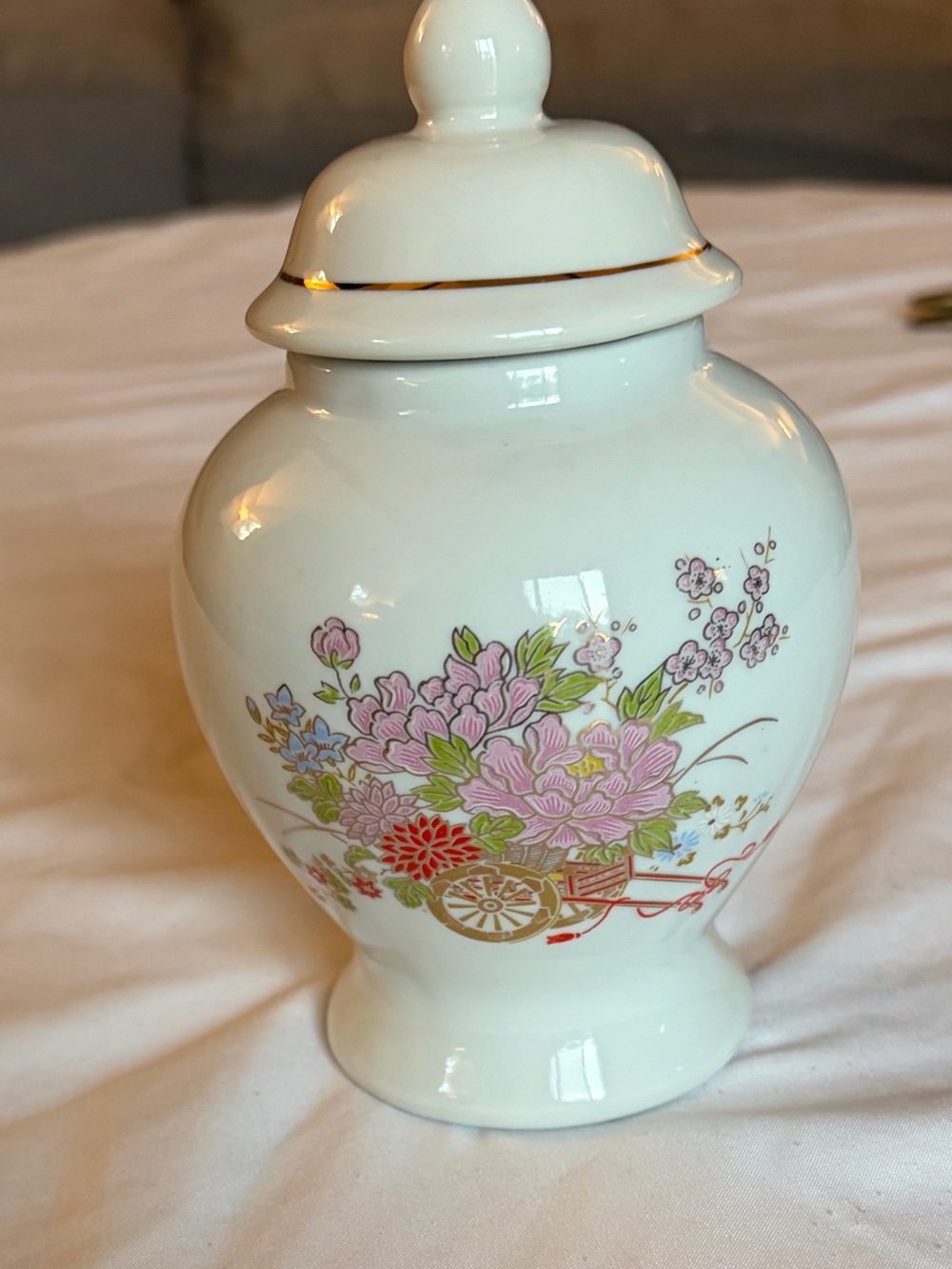 Vintage Porcelain Ginger Jar Floral Design w/ Lid Gold Trim 7” Cottagecore